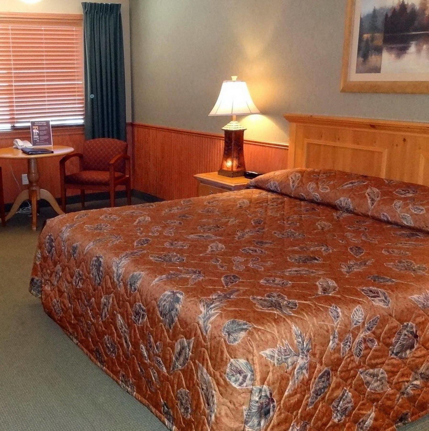 Stewart Lodge Cle Elum Room photo